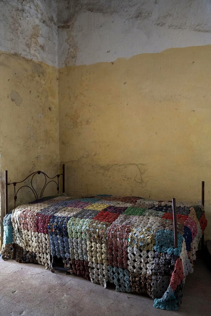 Cama de Carlota, mujer esclavizada en el antiguo Ingenio Álava, propiedad del traficante, esclavista y político Julián Zulueta y Amondo. Cuba. Judith Prat.