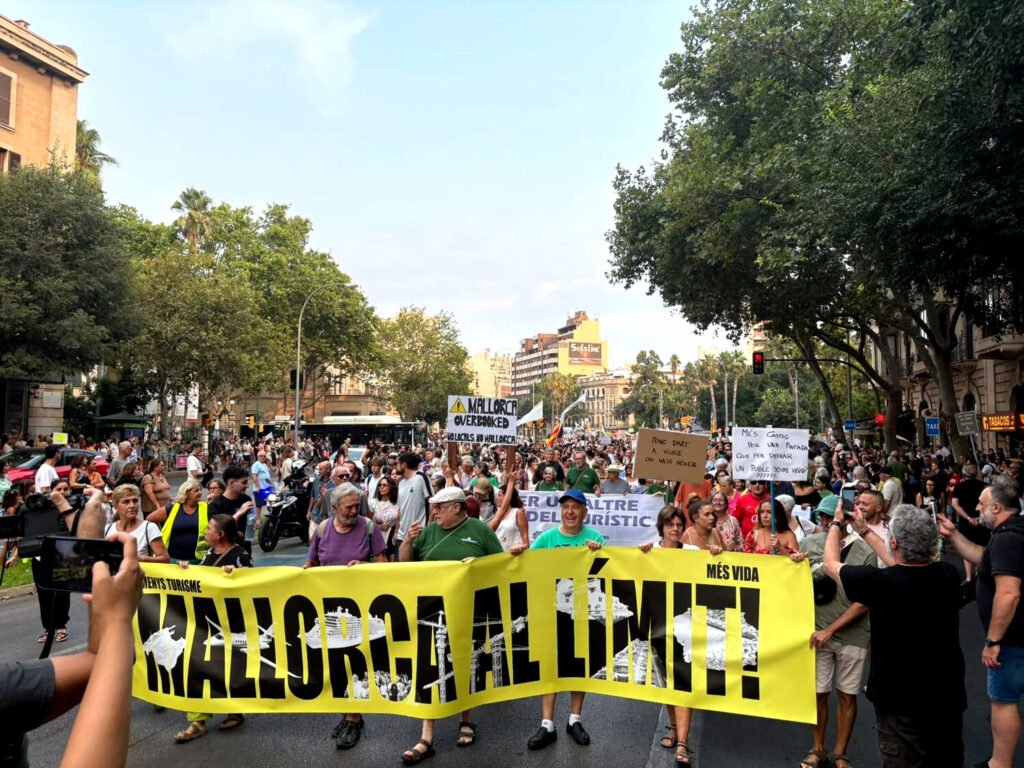 Cabecera de la marcha en la que han participado, según los organizadores, 70.000 personas.
