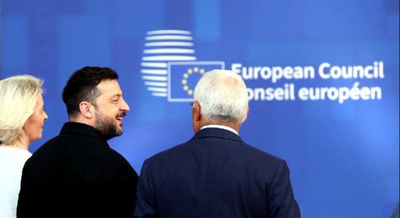 El presidente del Consejo Europeo, António Costa; el presidente de Ucrania, Volodímir Zelenski; y la presidenta de la Comisión Europea, Ursula von der Leyen.