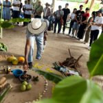 Comienzo de una de las asambleas en la finca Lucha Campesina parte del TECAM de la Serranía del Perijá y el Valle del Río César. Fotografía de Mauricio Morales.
