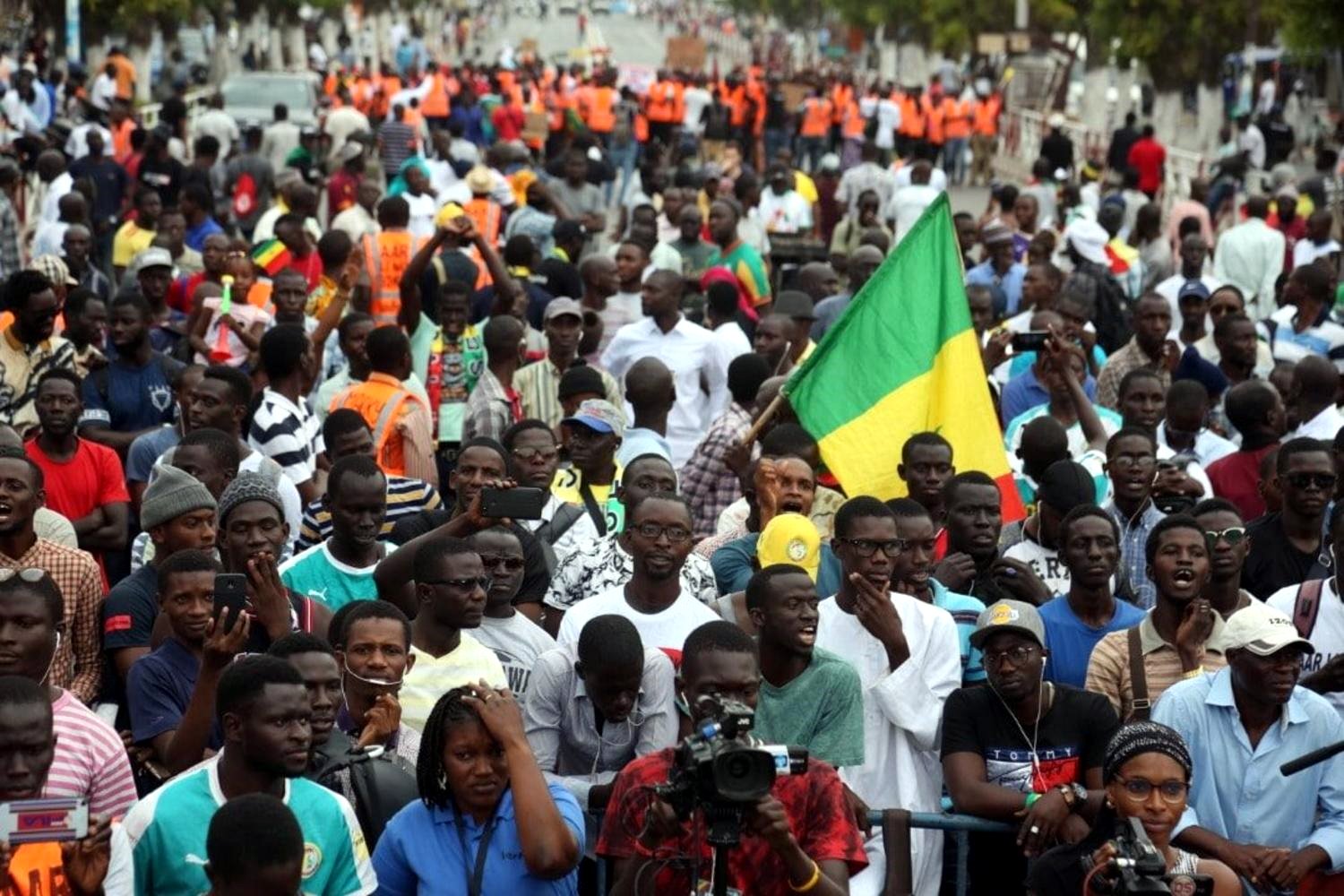 Vivir frente al mar y no verlo: el turismo y las residencias de lujo privatizan la playa en Dakar