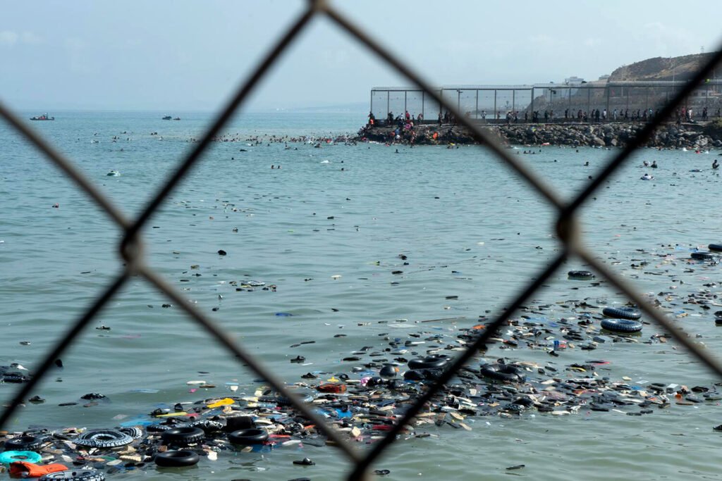 Cruce fronterizo del Tarajal, Ceuta, agosto de 2026. Fotografía de Adrián Sevilla.