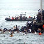Decenas de miles de marroquíes y personas de otras nacionalidades entraron en la pequeña ciudad de Ceuta, España, el jueves 30 de julio de 2026.