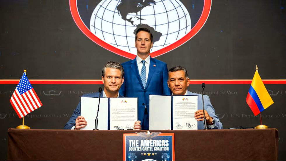 Estados Unidos anuncia que Colombia le autoriza a realizar operativos militares en su territorio “para combatir el terrorismo”.