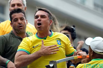 Flávio Bolsonaro.