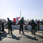 Integrantes de la Marcha Global a Gaza bloqueados en un control de carretera en Egipto. La movilización pacífica internacional de miles de activistas de más de 50 países intentó llegar caminando hasta el paso fronterizo de Rafah desde Egipto en junio de 2025, para exigir el fin del bloqueo y la entrega de ayuda humanitaria. Álvaro Minguito.