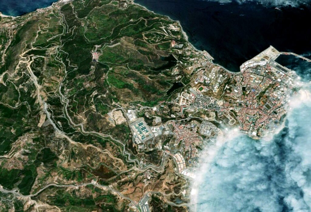La ciudad autónoma de Ceuta es un punto clave en la geopolítica de España en el Mediterráneo Occidental.