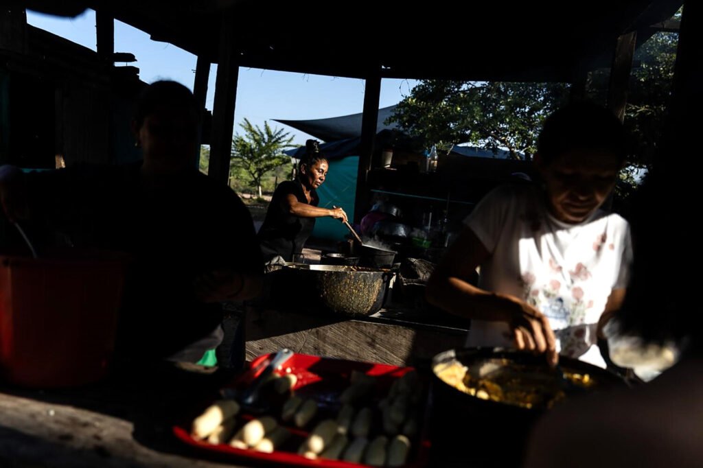 La cocina, los alimentos se manejan de manera colectiva por la comunidad de la finca, la Libertad.