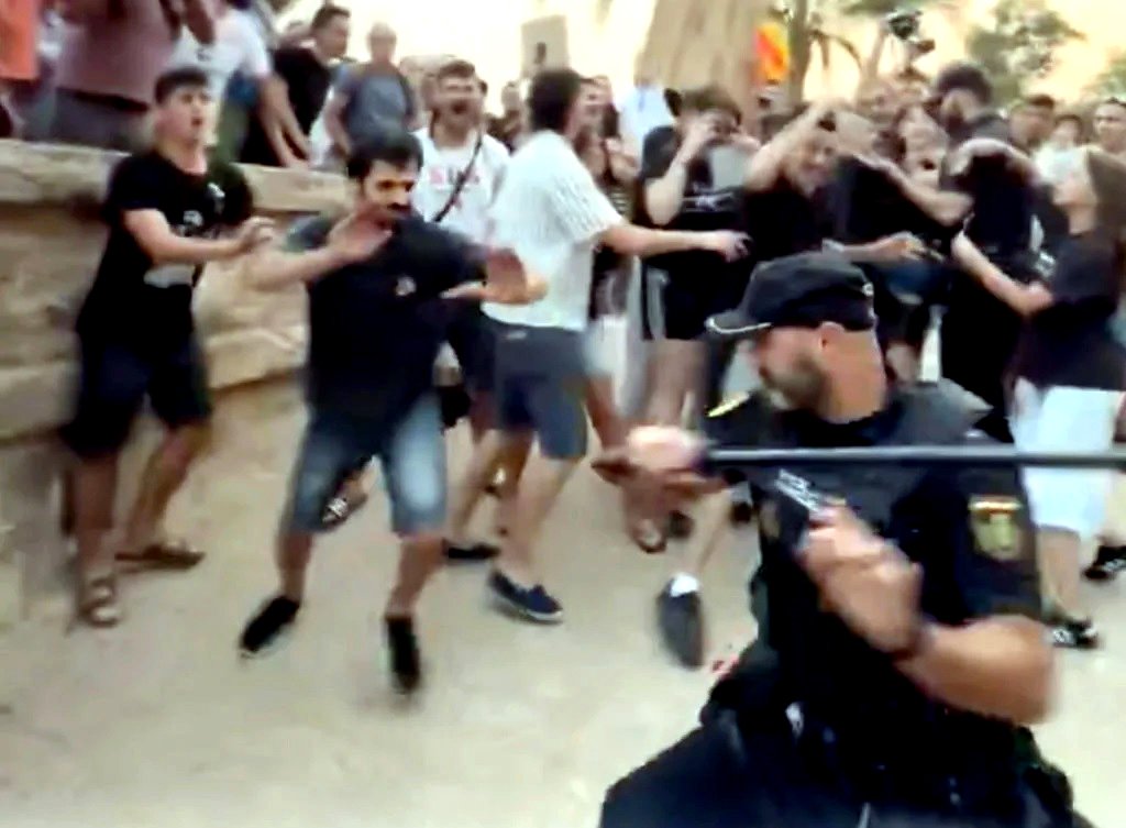 La policía cargó al final de la manifestación anterior contra la turistificación masiva en Palma.