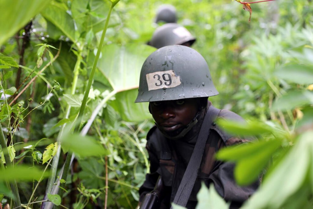 Las FARDC recibiendo entrenamiento de combate, impartido por la MONUSCO, parte del programa de desarrollo de la capacidad operativa de las fuerzas armadas congoleñas.