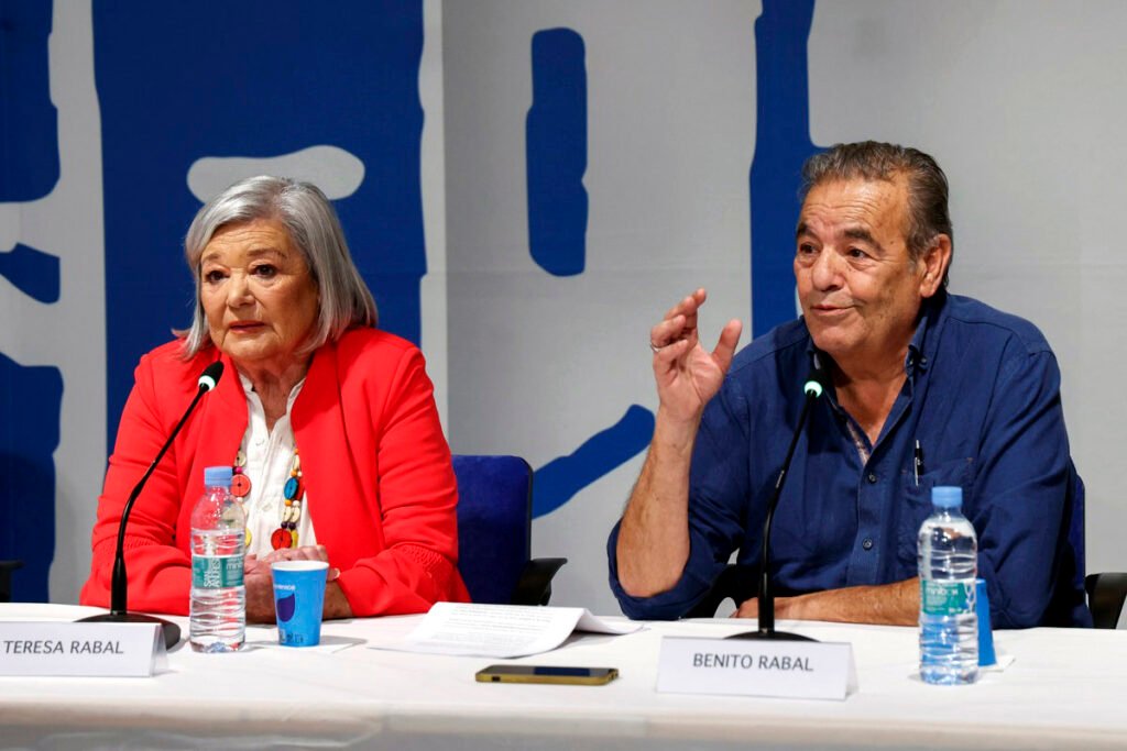 Los hijos de Paco Rabal y Asunción Balaguer defienden su memoria frente a la sinrazón del PP y Vox.