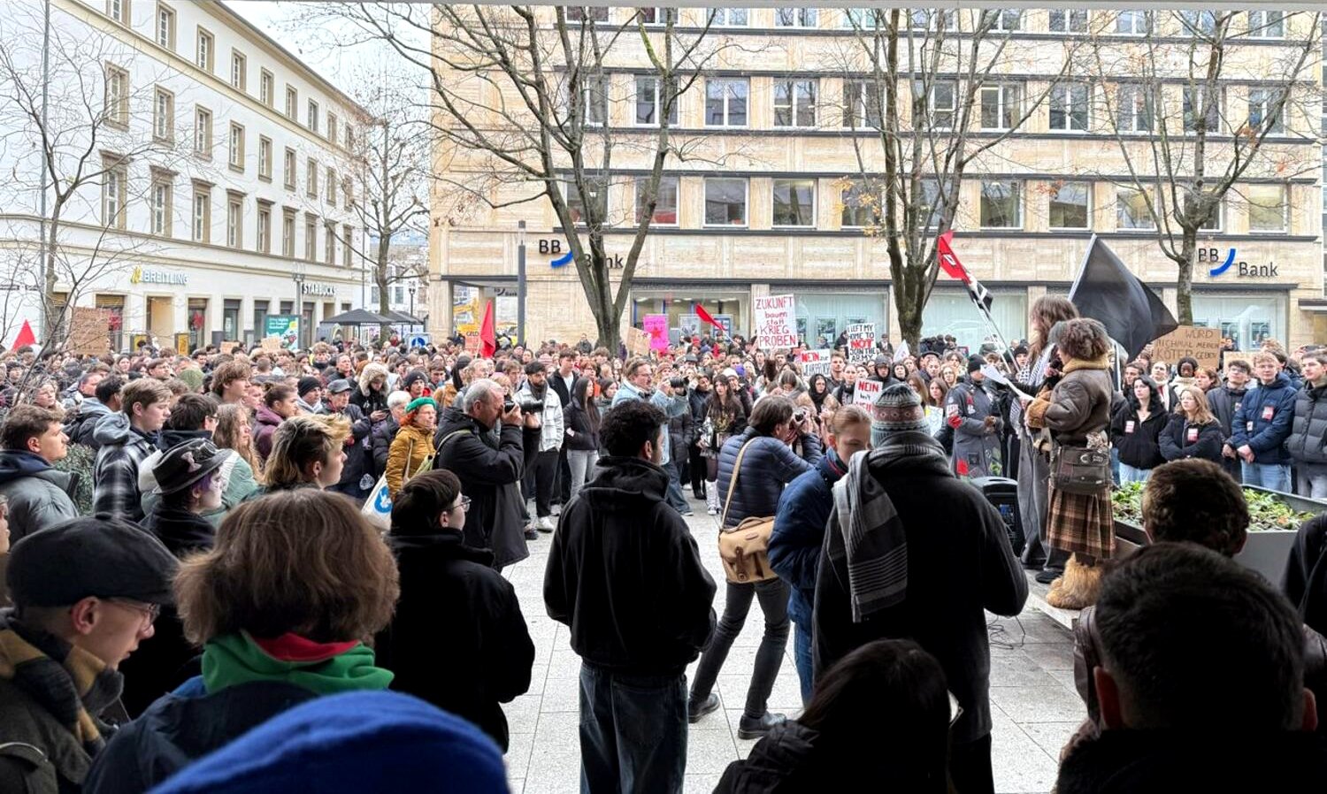 El retorno del servicio militar en Europa: Alemania y Francia imponen su voluntad a pesar de las protestas