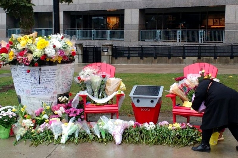 Memorial por las víctimas del atentado incel de Toronto en 2018.