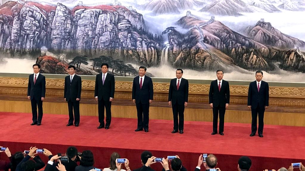 Miembros del XIX Comité Permanente del Politburó del Partido Comunista Chino.