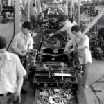 Trabajadores en una fábrica de automóviles en Guangzhou, China.