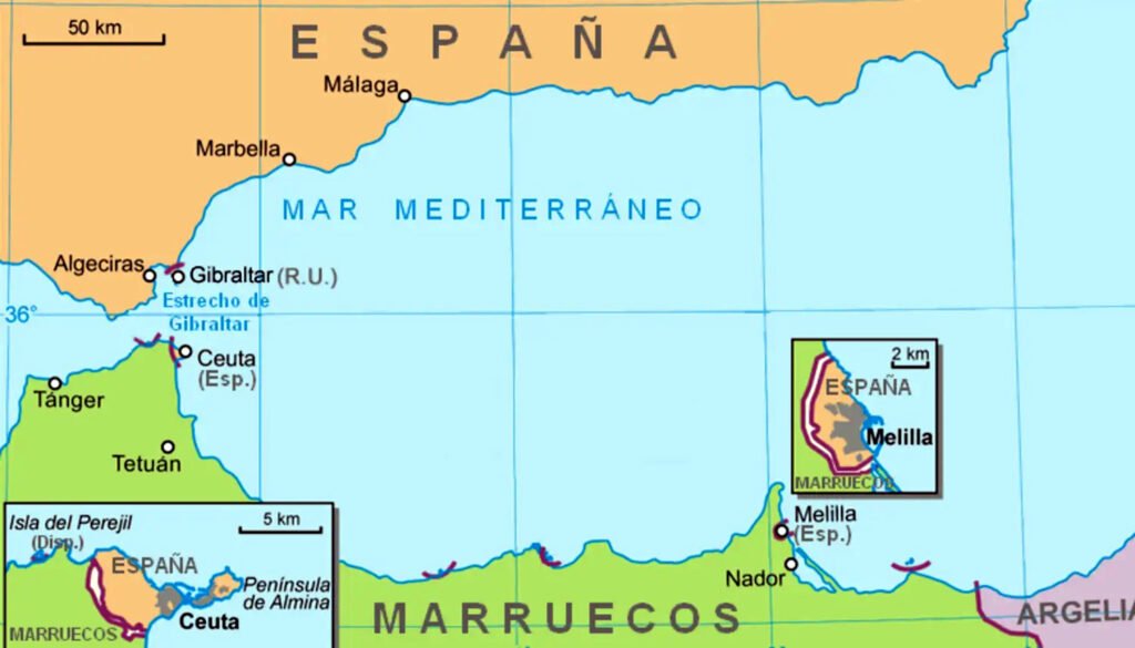 Ubicación geográfica de Ceuta y Melilla en el norte de África frente a la costa peninsular española.