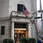 Una de las entradas a la Bolsa de Nueva York en Wall Street. Álvaro Minguito.