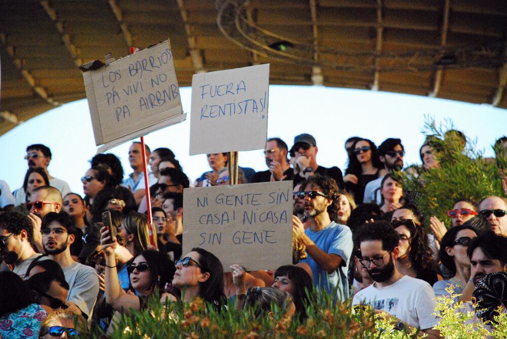 Concentración en Sevilla en solidaridad con Maricarmen, desahuciada de su casa en Madrid. Miércoles, 23 de septiembre. Fotografía de Salomé Sola Morales.