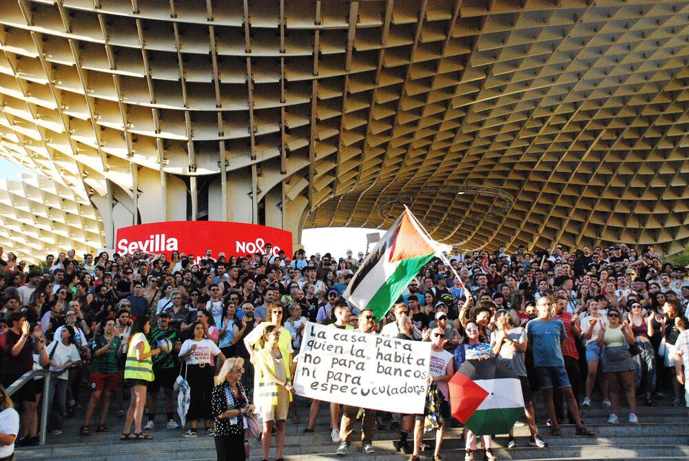 Concentración en Sevilla en solidaridad con Maricarmen, desahuciada de su casa en Madrid. Miércoles, 23 de septiembre. Fotografía de Salomé Sola Morales.