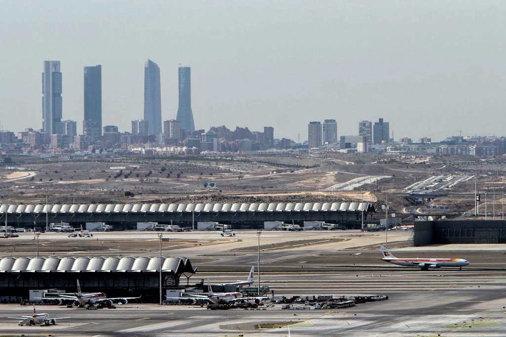 Aviones en el Aeropuerto de Barajas de Madrid. - Fotografía de David F. Sabadell.