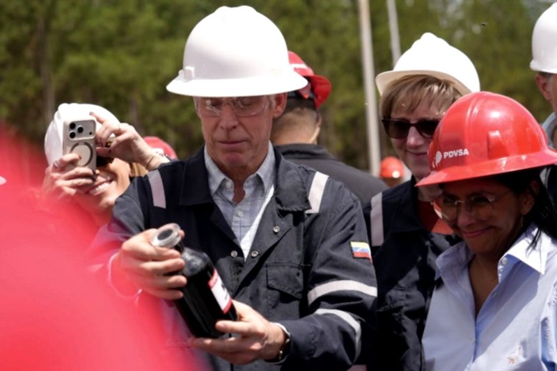 Chris Wright, secretario de Energía de EEUU, y Delcy Rodríguez, durante la visita a las instalaciones de Petro Independencia de la Faja Petrolífera del Orinoco, el pasado 12 de febrero.