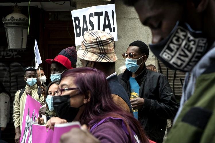 Batidas para 'cazar a migrantes', ampliamente repudiadas por los vecinos de Trintxerpe.