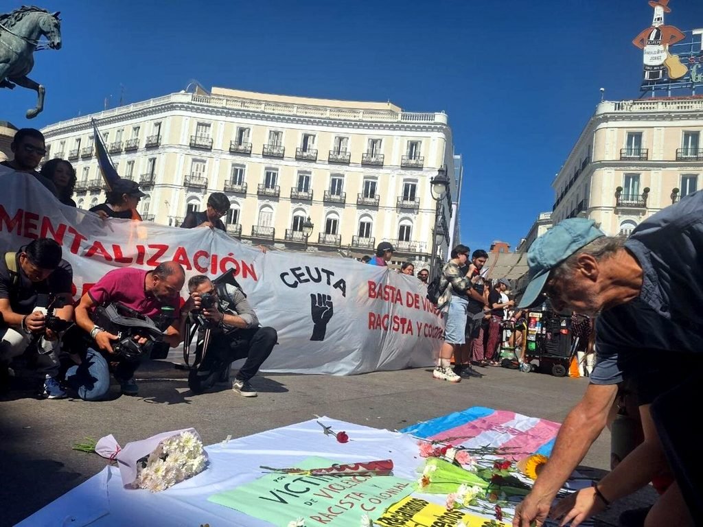Concentración de colectivos antirracista por Ceuta en la Puerta del Sol de Madrid.