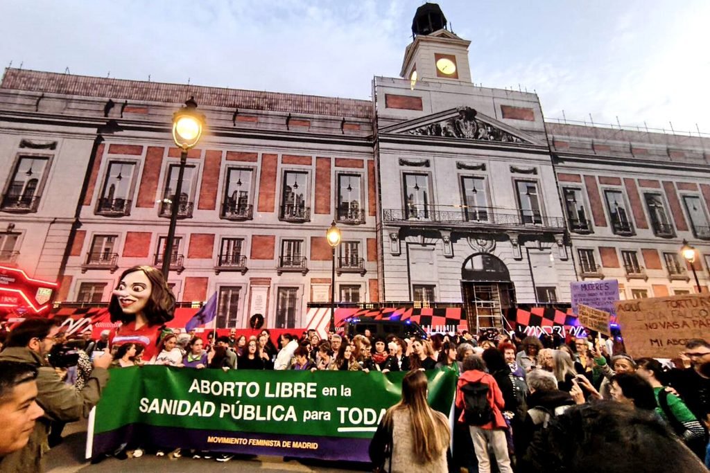 Concentración en Madrid en defensa del derecho al aborto en la sanidad pública.