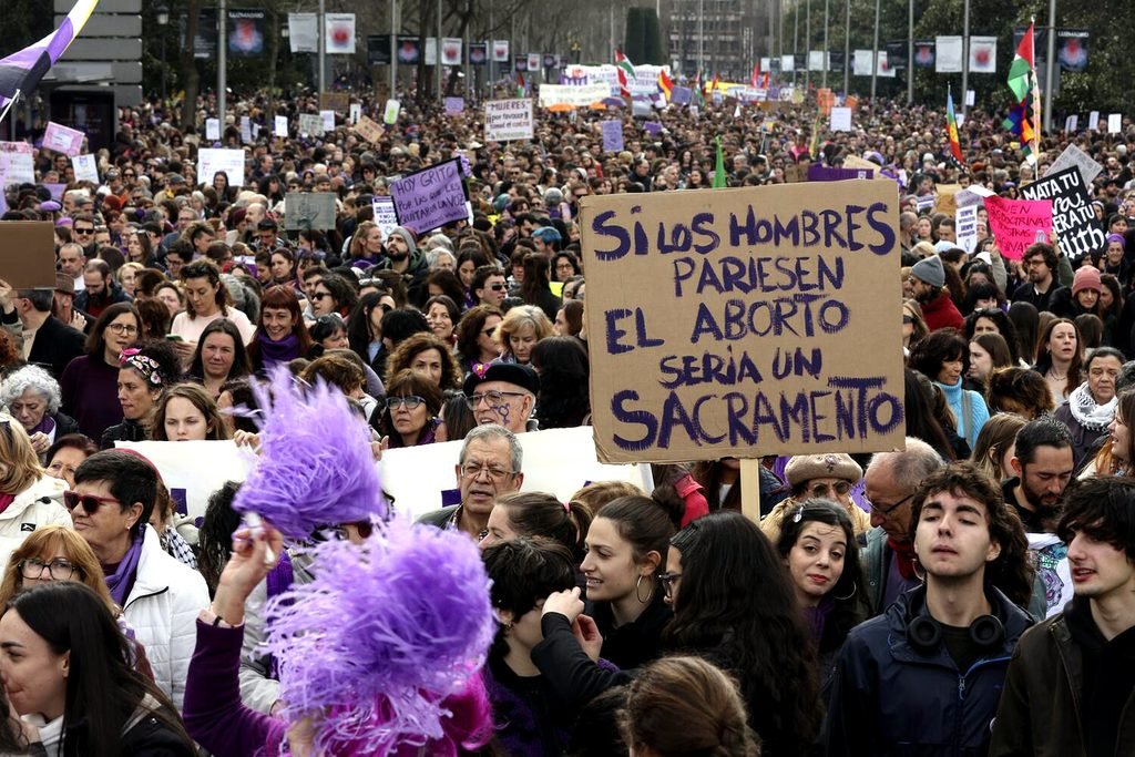Cuatro décadas de organización feminista por un aborto universal en la sanidad pública. Fotografía de Elvira Megías.