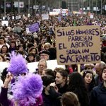 Cuatro décadas de organización feminista por un aborto universal en la sanidad pública. Fotografía de Elvira Megías.