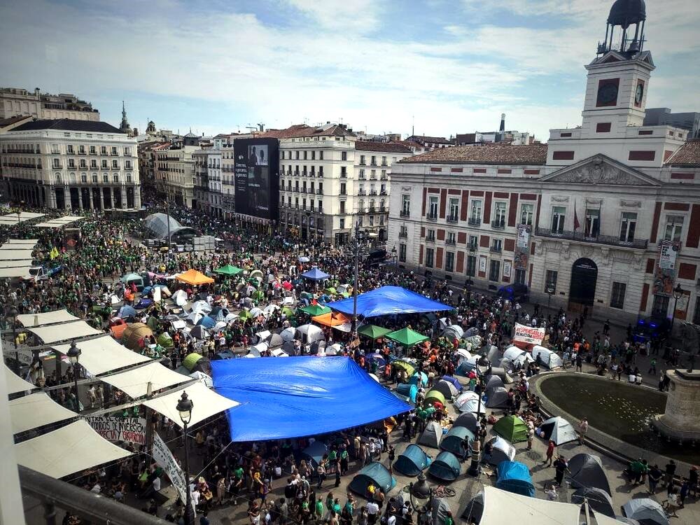 El 27 de septiembre confluyeron en Sol una acampada por la vivienda que no deja de crecer y las luchas por la educación pública.