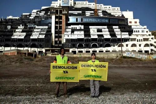 El Algarrobico, símbolo de la destrucción de la costa.