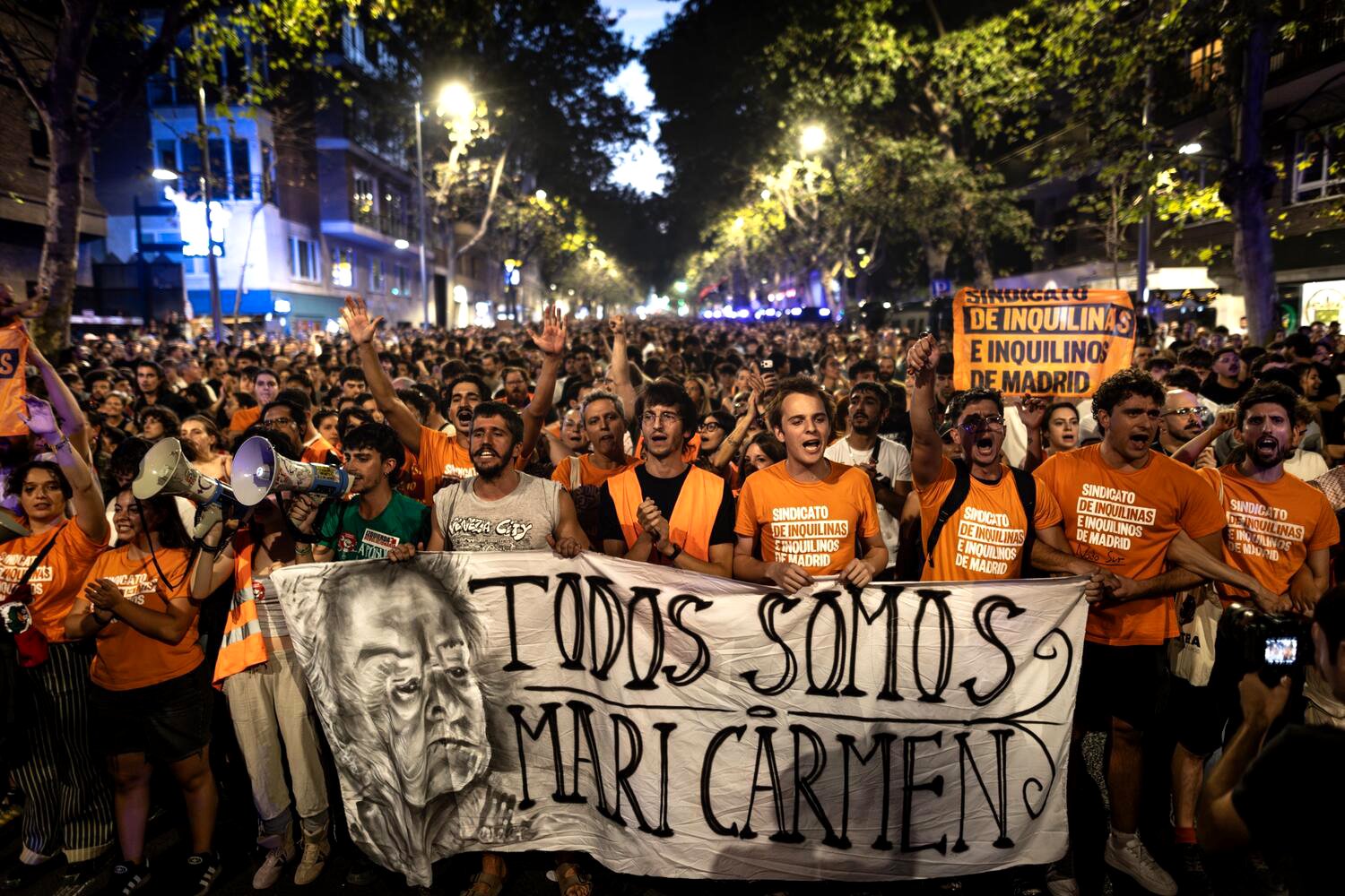 El desahucio de Maricarmen desata una ola de indignación que empuja al Gobierno contra las cuerdas