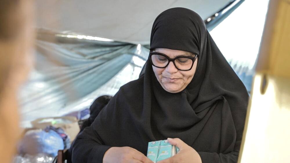 Karima, al frente de la carpa vecinal del barrio de Sidi Embarek. Jaime Cinca.