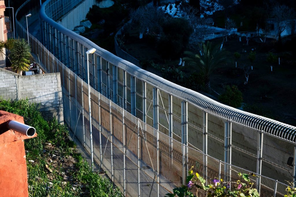 La crisis de Ceuta ilustra la diferencia entre amenaza híbrida, zona gris y guerra híbrida en las relaciones entre España y Marruecos.