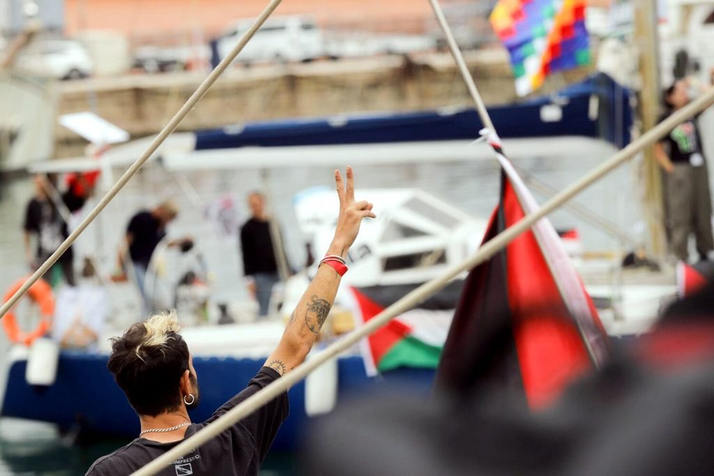 La nueva flotilla a Gaza inicia la fase de salida desde Barcelona.
