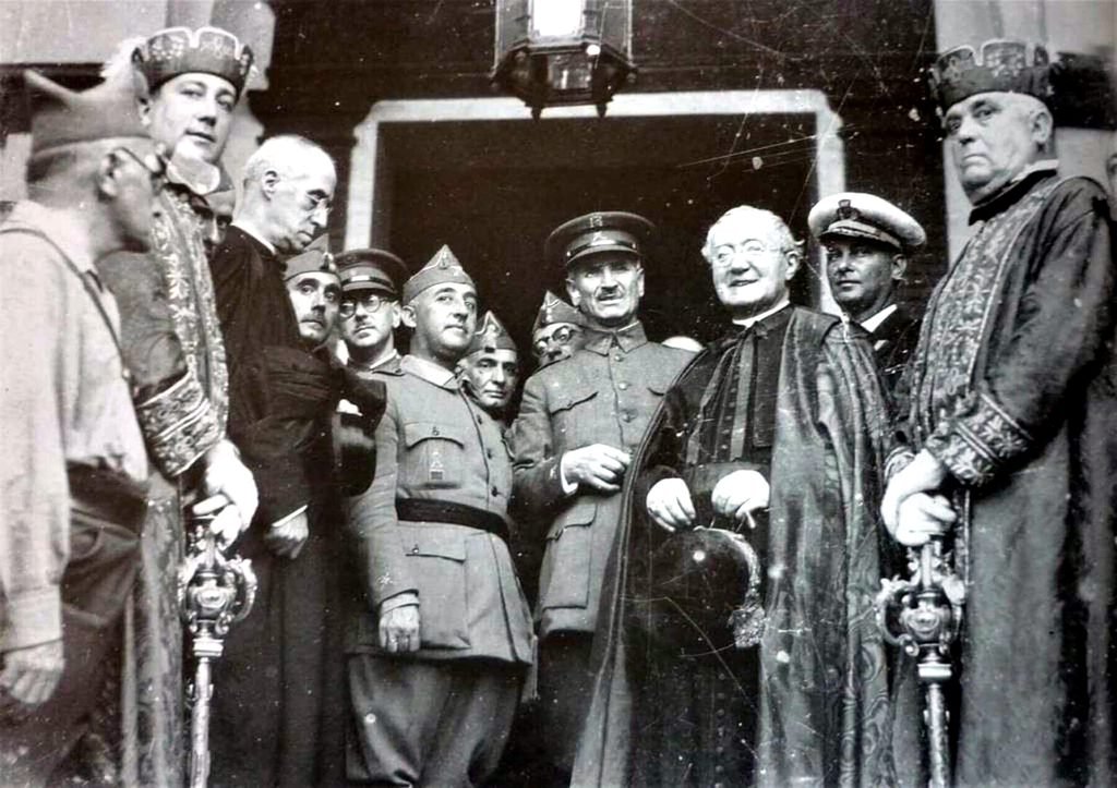 La política exterior del franquismo buscó en el mundo árabe e Iberoamérica los apoyos necesarios para superar el aislamiento internacional de España.