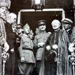 La política exterior del franquismo buscó en el mundo árabe e Iberoamérica los apoyos necesarios para superar el aislamiento internacional de España.