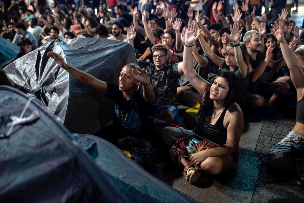 La reacción desde la acampada por la vivienda “Un decreto roto sería una vergüenza”. Fotografía de Edu León.