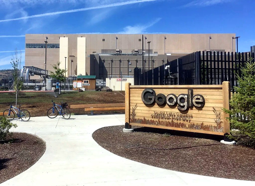 Los centros de datos de empresas como Google siguen insistiendo en que necesitan energía nuclear para funcionar, a pesar de que la tecnología Deep Seek de China demuestra lo contrario, lo que ha provocado importantes pérdidas para Google y otras compañías.