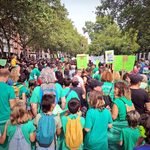 Más de diez mil personas salen a la calle para defender la educación pública frente a los ataques del Gobierno regional de Ayuso. Fotografía de Sara Plaza Casares.