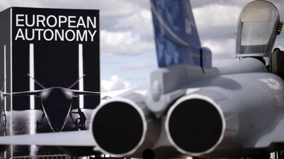 Publicidad del fabricante alemán de drones Helsing en la feria ILA Berlin Air Show, feria de tecnología aeroespacial y armamentística, 11 de junio de 2026.
