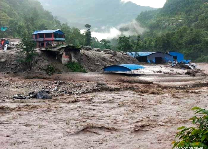Ascedieron a 17 los muertos en Nepal por unas lluvias que dejaron 24 desaparecidos en la inundación de Melamchi.