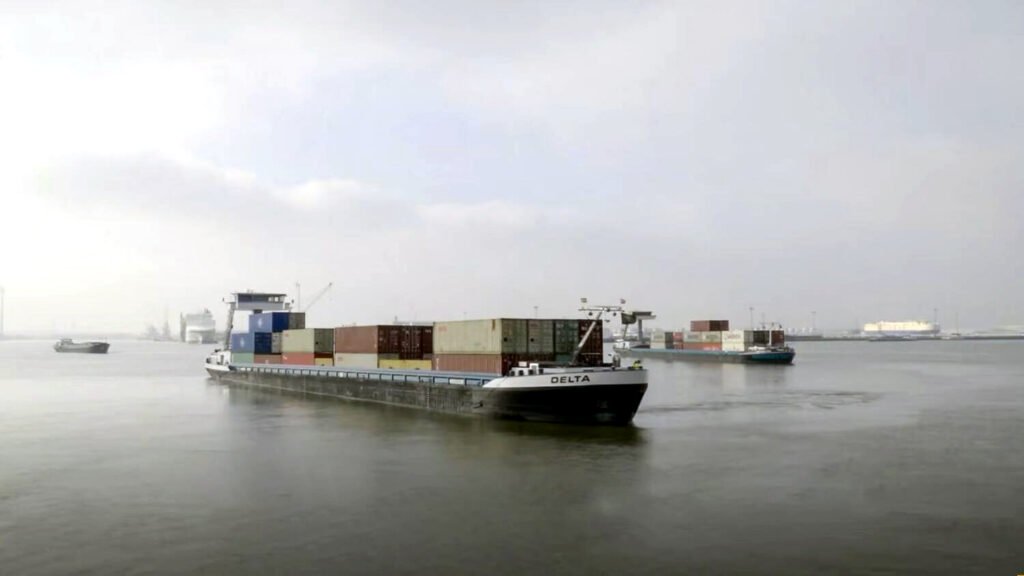 Transporte marítimo varado en el estrecho de Ormuz, debido a la guerra iniciada por Israel y los Estados Unidos.