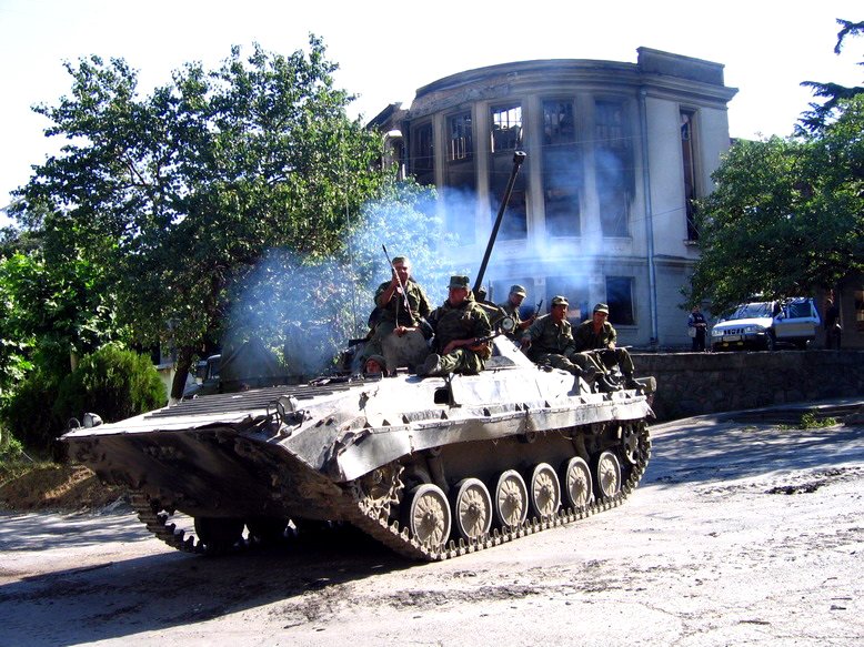 Un BMP-2 ruso durante la guerra en Osetia del Sur contra Georgia.