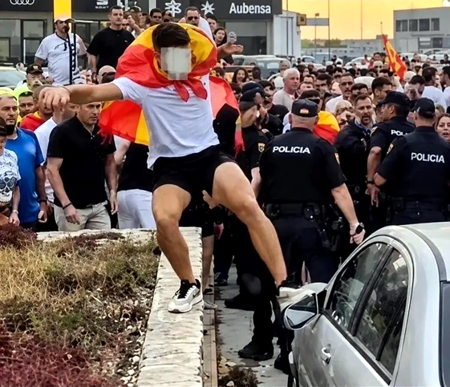 El colectivo Negu Gorriak desafía la amenaza fascista y mandará una segunda brigada a Ceuta