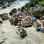 Una imagen aérea de la devastadora riada ocurrida en la zona fronteriza entre Nepal y la región del Tíbet (China).