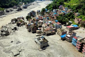 Una imagen aérea de la devastadora riada ocurrida en la zona fronteriza entre Nepal y la región del Tíbet (China).