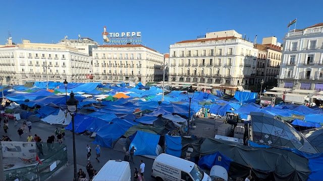 Acampada por la vívienda en la Puerta del Sol de Madrid.