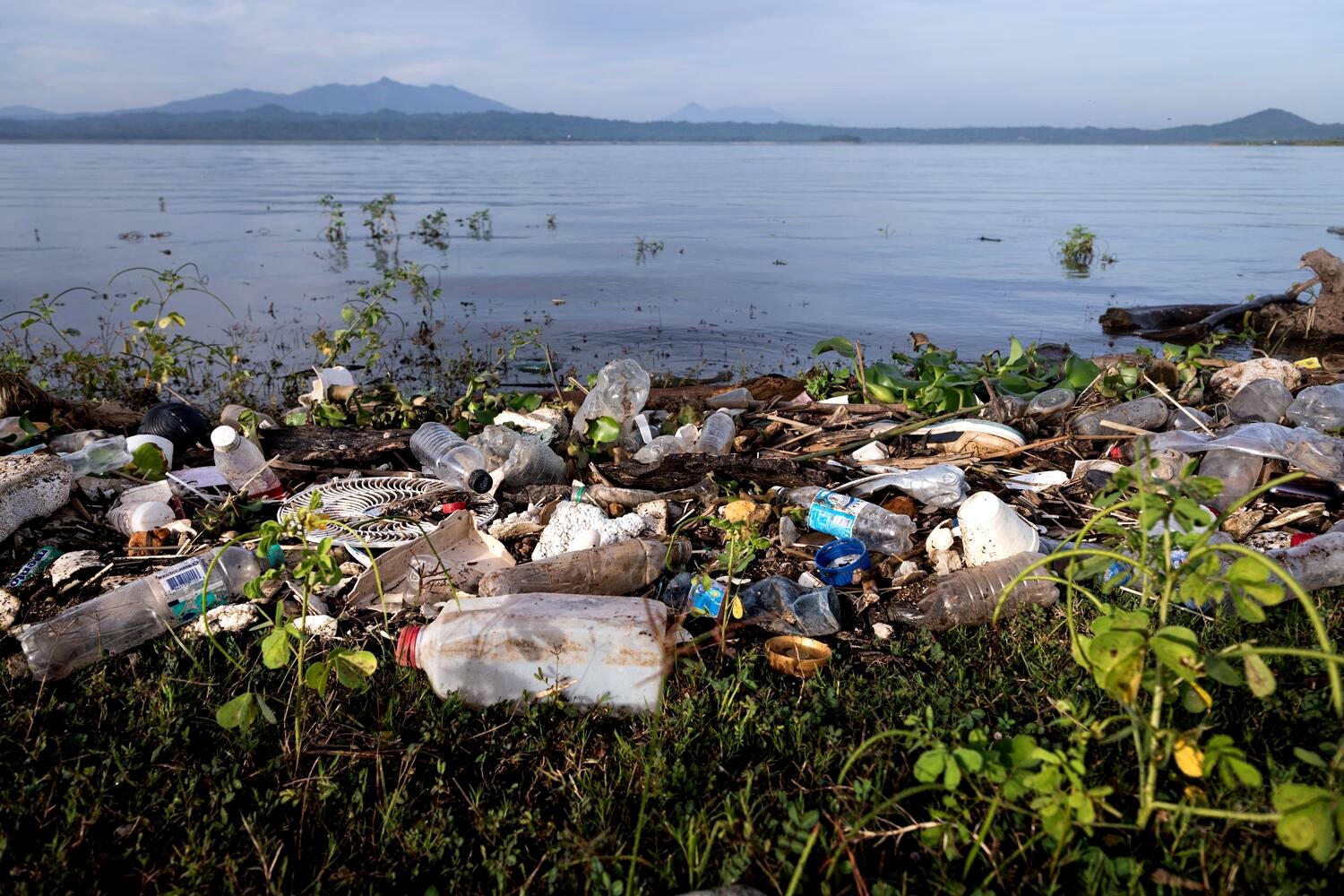 Defender el agua, defender la vida: mujeres de El Salvador frente a las amenazas de la contaminación